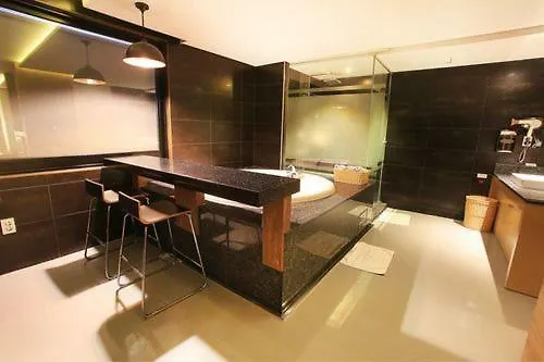 Tara Hotel Seoul 4*,